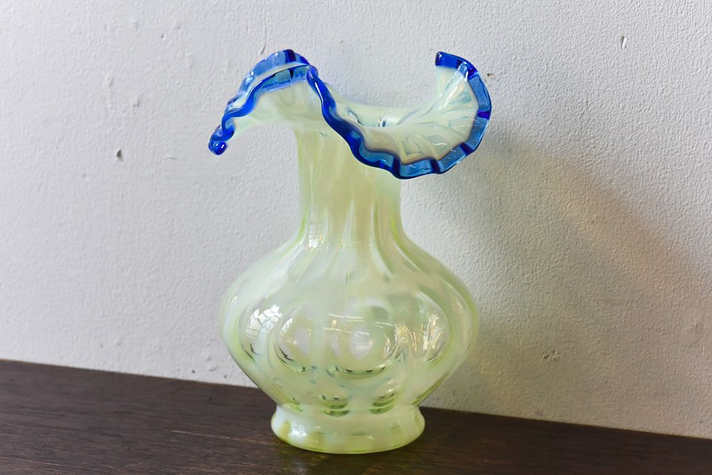 ビンテージ ガラスフラワーベース アンティーク インテリア 置物 花瓶 一輪挿し 植物 花 フリル 硝子 オブジェ 可愛い 古い レア アメリカ-
