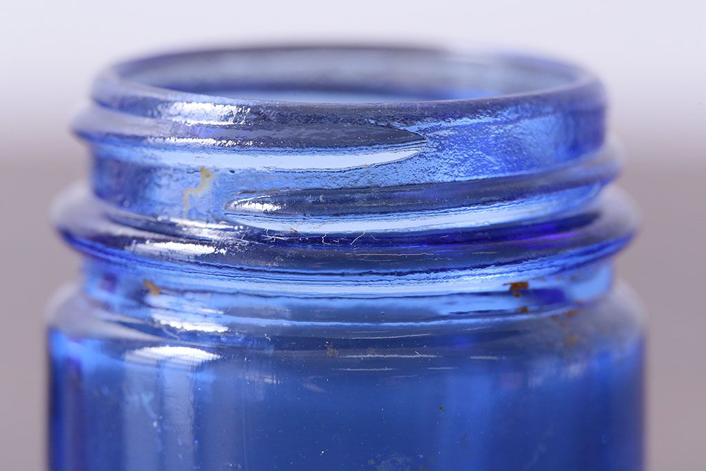 アンティーク雑貨　イギリス　レトロで可愛らしい小さな青色ガラス瓶(ビン)3個セット(1)