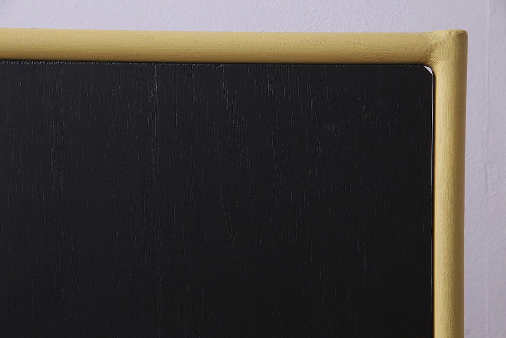 アンティーク雑貨　ペイント家具　ナチュラルカラーがペイントされたレトロなブラックボード(黒板)(1)