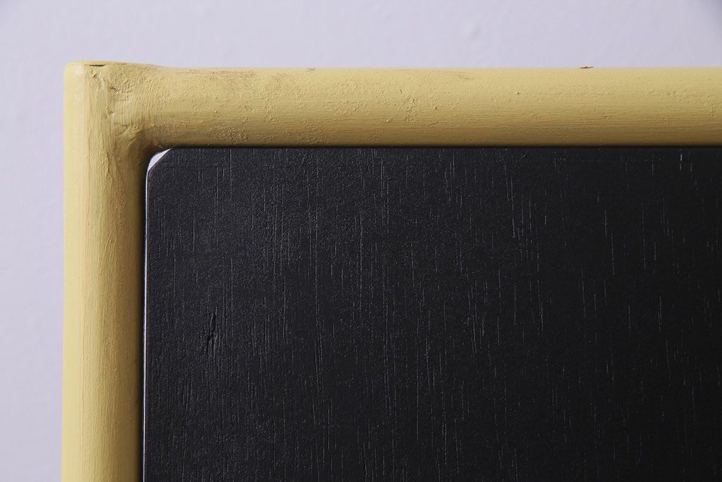 アンティーク雑貨　ペイント家具　ナチュラルカラーがペイントされたレトロなブラックボード(黒板)(1)