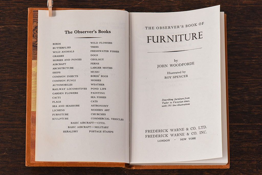 アンティーク雑貨　イギリス　The Observer's Book　FURNITURE　家具　コンパクトハンドブック(洋書、ポケット辞典、本)