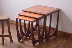 アンティーク雑貨　北欧ビンテージ　G-PLAN　お洒落なタイルネストテーブル(カフェテーブル、サイドテーブル)