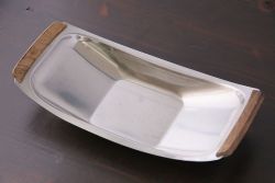 アンティーク雑貨　イギリスビンテージ　木製取っ手付き　舟形のデザインが魅力のステンレストレー(お盆)