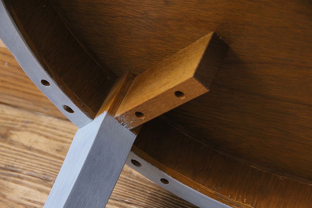 アンティーク雑貨　ペイント家具　天童木工　シンプルなラウンド型サイドテーブル(センターテーブル、コーヒーテーブル、花台)(1)