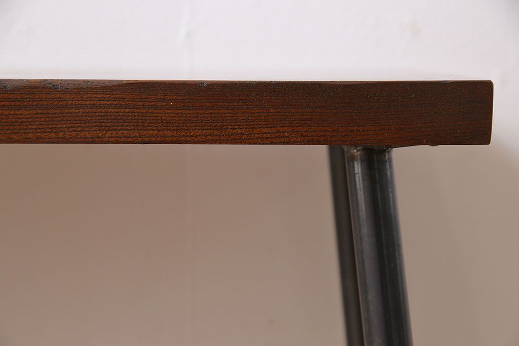 明治大正期　ケヤキ材一枚板　ダイナミックな木目が魅力のリメイク鉄脚ベンチ(板座チェア、椅子)