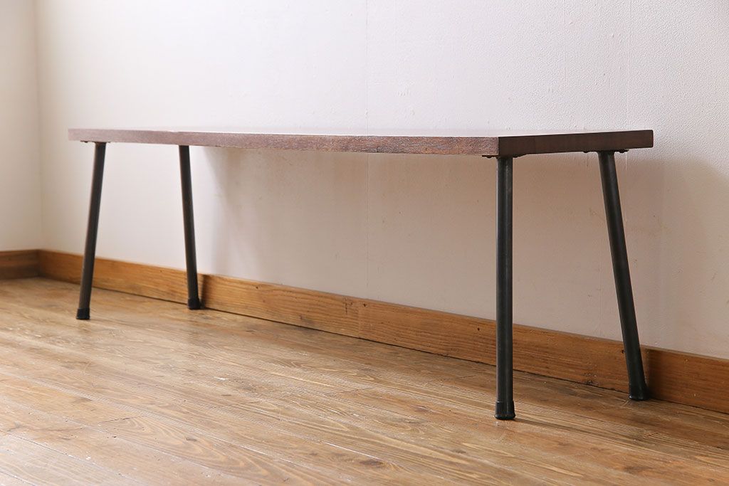 アンティーク家具　昭和中期　古材使用　シンプルなデザインが使いやすい鉄脚ベンチ(板座チェア、椅子)(1)