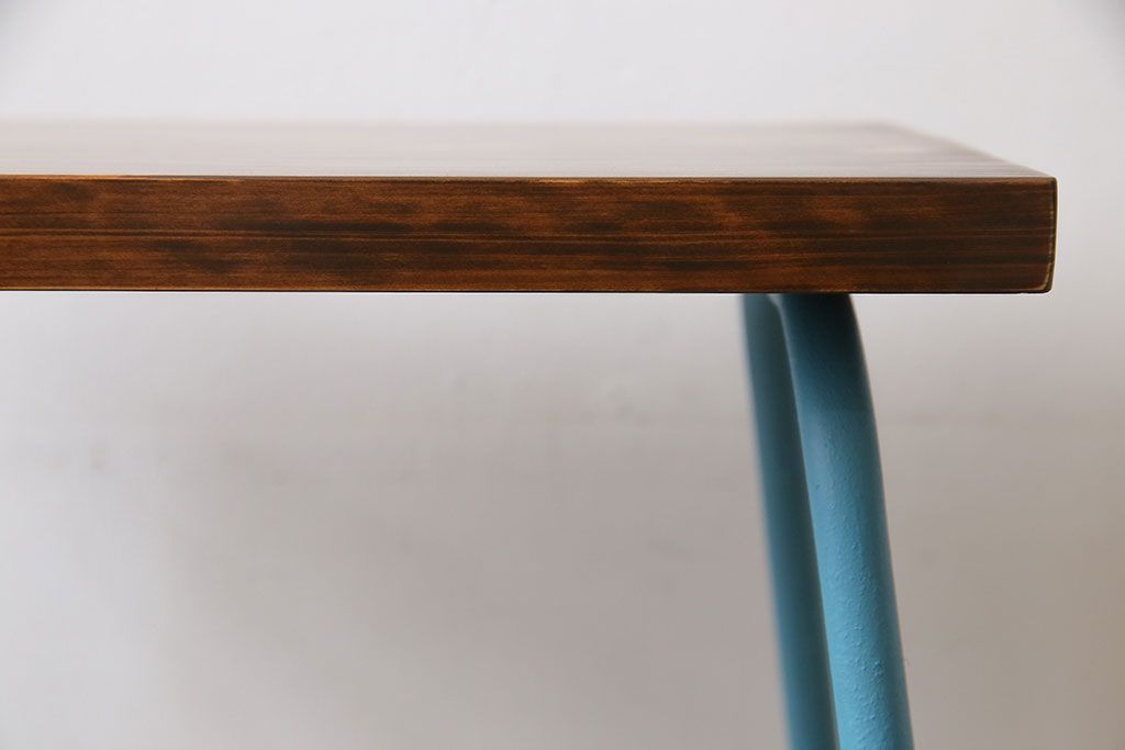 アンティーク雑貨　ペイント家具　ヒノキ材　古い鉄脚をペイントしたリメイクの花台(サイドテーブル)