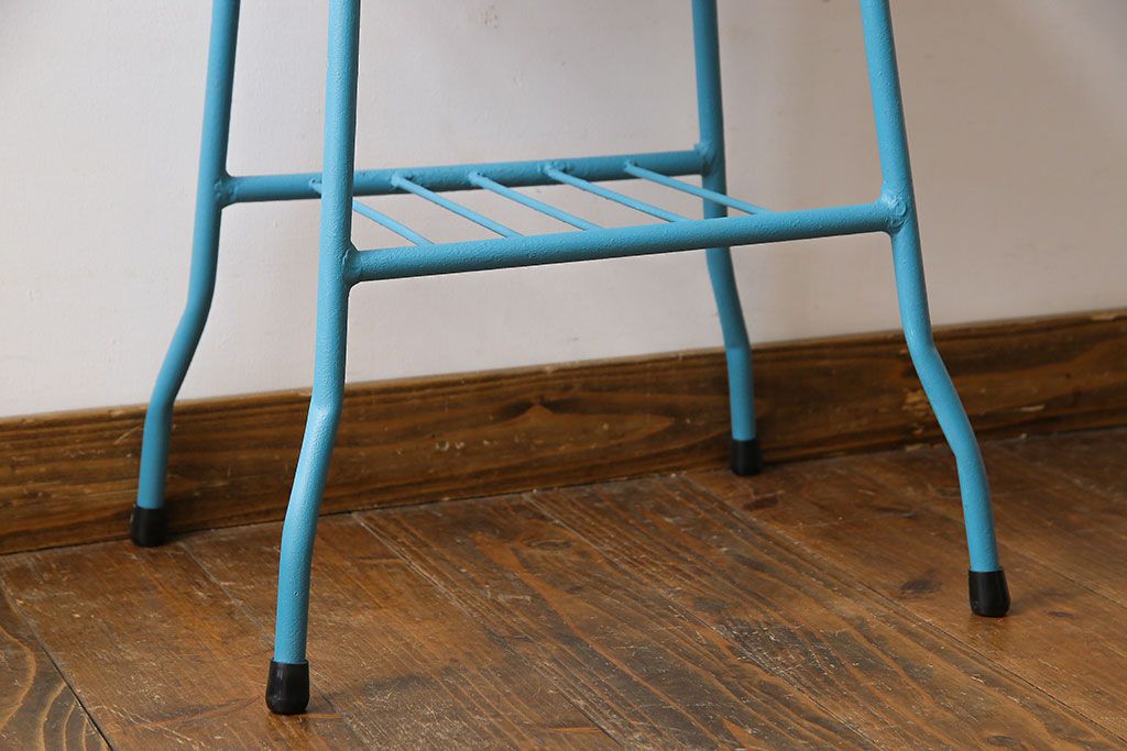 アンティーク雑貨　ペイント家具　ヒノキ材　古い鉄脚をペイントしたリメイクの花台(サイドテーブル)
