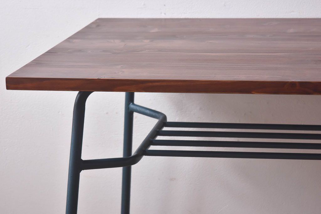 ペイント家具　ヒノキ材　ペイントカラーがおしゃれなリメイクの鉄脚テーブル(ダイニングテーブル、作業台、カフェテーブル)(1)