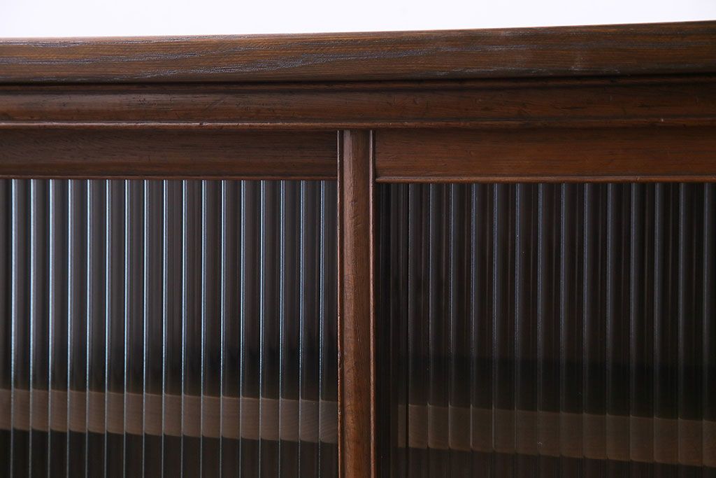 レトロ家具　昭和レトロ　ナラ材　モールガラスが可愛らしいローボード(戸棚、収納棚)