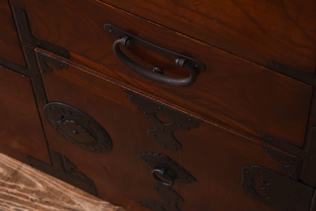 アンティーク家具　和製アンティーク　前面ケヤキ材　相馬箪笥をリメイクしたローボード(ローチェスト、引き出し、リビングボード)