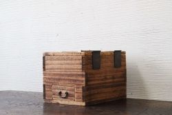 アンティーク雑貨　古民具　骨董　古い桐材の使い込まれた収納箱(硯箱)