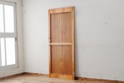 桐材一枚板　贅沢な作りのドア
