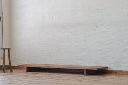アンティーク家具　希少 古い欅材の脚付き裁ち板(古民具)