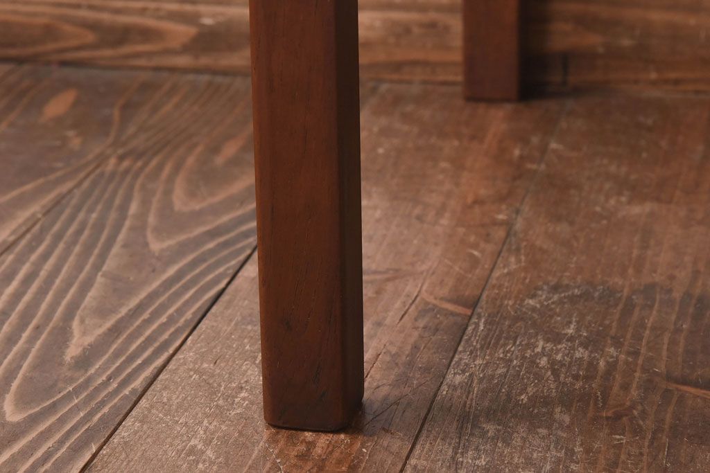 アンティーク雑貨　デンマーク家具　チーク材　タイル天板が目を引くビンテージのサイドテーブル・小(花台、コーヒーテーブル)(R-030449)