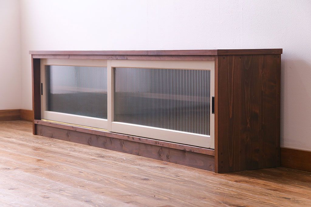 ラフジュ工房オリジナル　ペイント　モールガラス入り　レトロな雰囲気漂うローボード(収納棚、リビングボード)