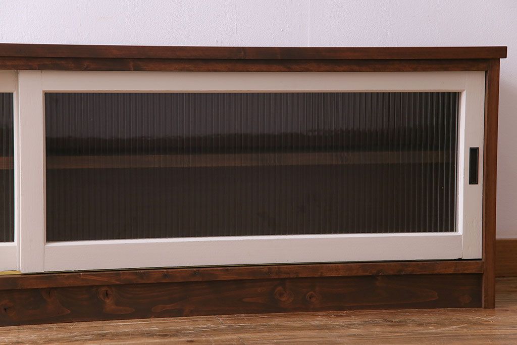 ラフジュ工房オリジナル　ペイント　モールガラス入り　レトロな雰囲気漂うローボード(収納棚、リビングボード)