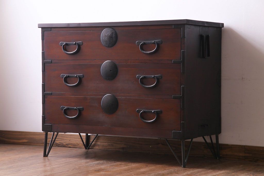 アンティーク家具 リメイク品 シンプルな丸金具が魅力の鉄脚付き時代