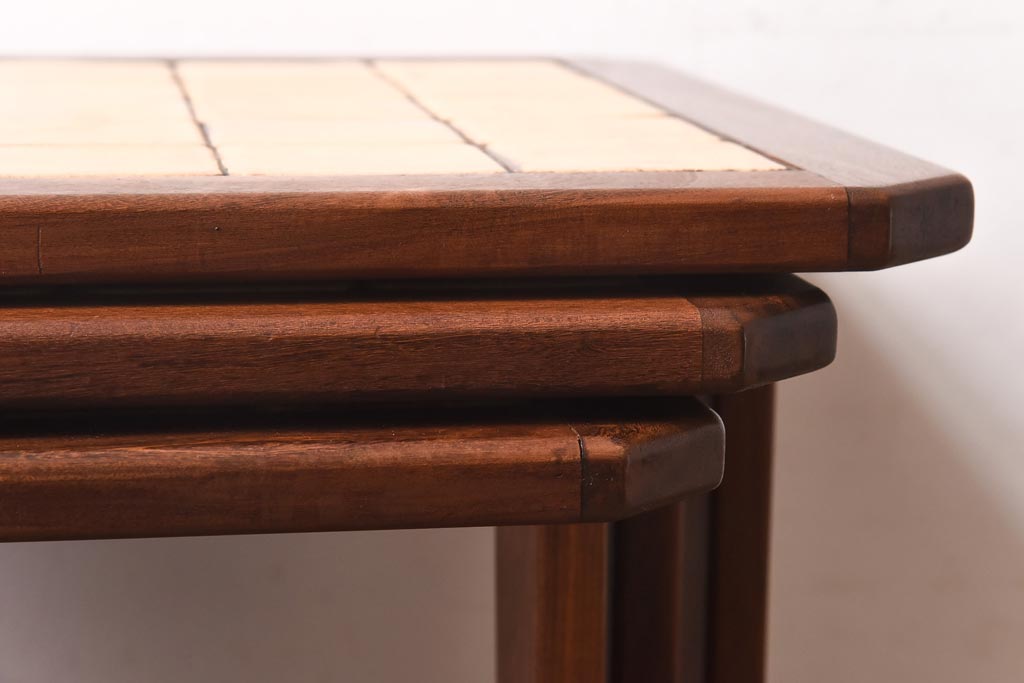 アンティーク雑貨　北欧ビンテージ　G-PLAN(ジープラン)　チーク材　タイル天板がおしゃれなネストテーブル(サイドテーブル)