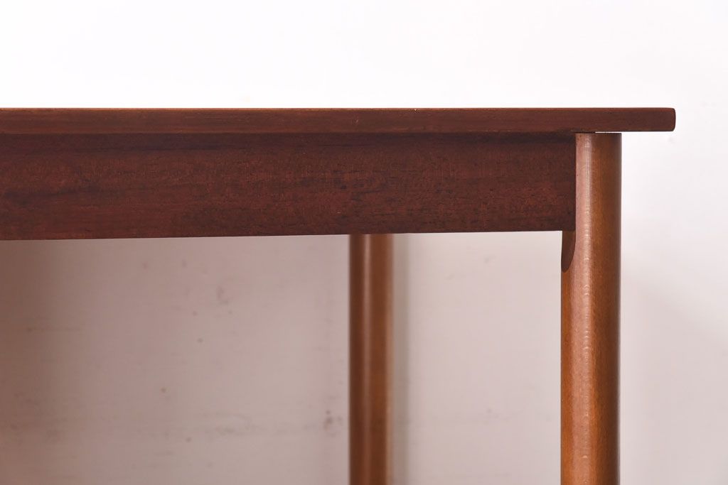 ビンテージ家具　北欧ヴィンテージ　チーク材　細身のデザインが空間になじむワークデスク(机、在宅ワーク、在宅用片袖机)