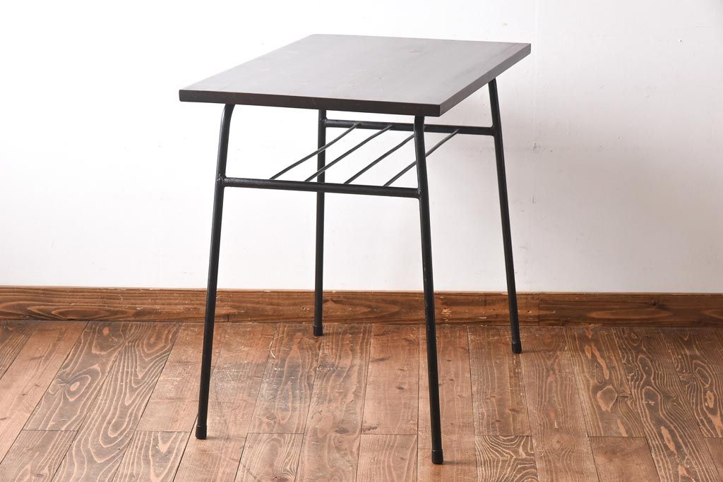 リメイク　ヒノキ材天板　古い鉄脚を合わせた小振りのテーブル(サイドテーブル、作業台、鉄脚テーブル)(1)