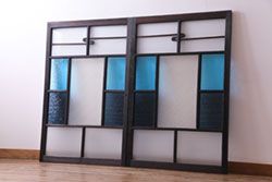 大正ロマン　鮮やかな色ガラスとモダンな桟のデザインが魅力のガラス戸(窓、サッシ)2枚組