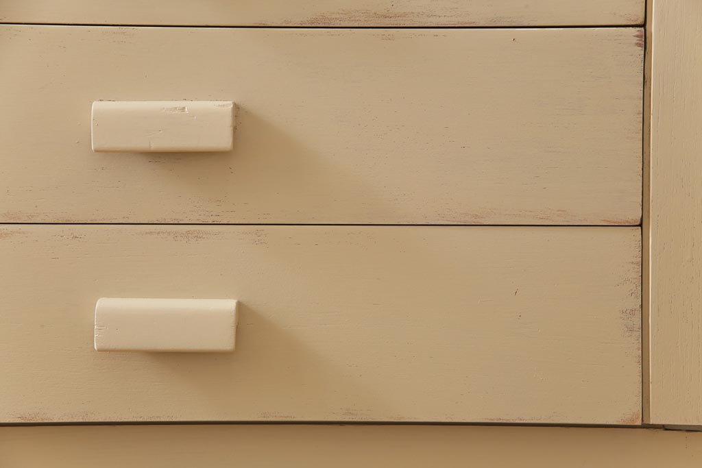 ヴィンテージ家具　北欧ビンテージ　ナチュラルテイストにぴったりなペイントサイドボード(リビングボード)