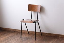 ヴィンテージ家具　イギリスビンテージ　レトロな雰囲気が漂うスクールチェア(鉄脚チェア、椅子)