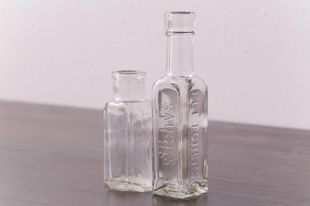 アンティーク雑貨　イギリスビンテージ　ブロカントスタイルにおすすめな小瓶2つセット(ソースボトル、硝子瓶、ガラスビン)