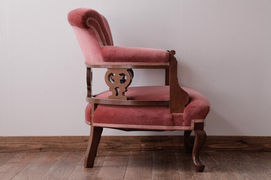 アンティーク家具　フランスアンティーク　マホガニー材　透かし彫りのデザインが上品なアームチェア(1人掛けソファ、椅子)