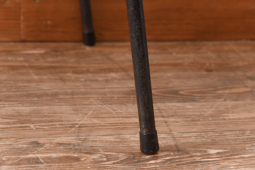 アンティーク家具　昭和中期　天板ヒノキ材　錆のついた風合いがお洒落な鉄脚テーブル(コーヒーテーブル、サイドテーブル、作業台)