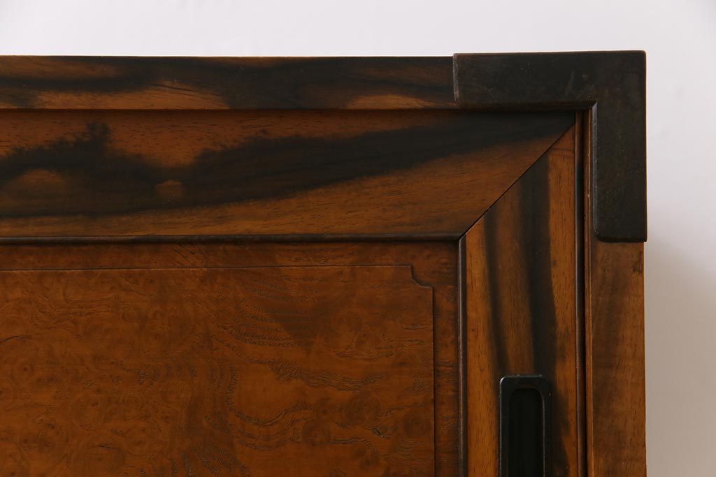 アンティーク家具　和製アンティーク　前面栗材鳥眼杢　黒柿の縁が魅力的な箪笥ローボード(収納棚、引き出し)