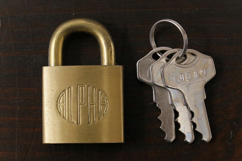 アンティーク雑貨 レトロ ALPHA シンプルなパドロックキー(南京錠、鍵