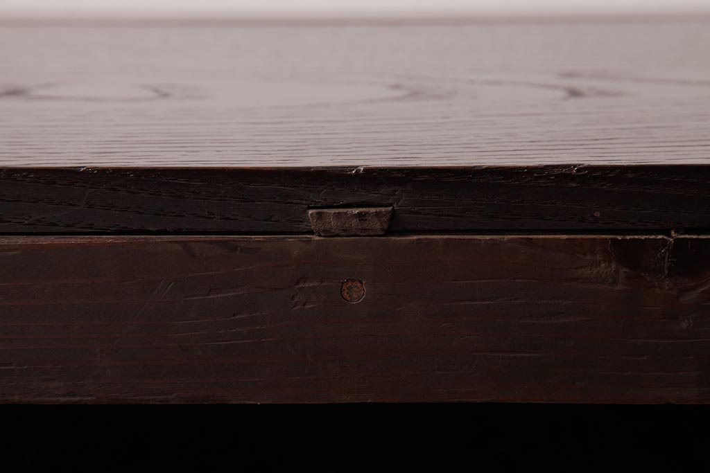 アンティーク雑貨　和製アンティーク　ケヤキ・栗材　重厚な質感と渋い色味が魅力の置き床(置床、ローボード、飾り台)