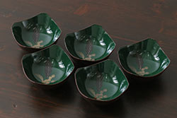 和製アンティーク　滋味豊かな意匠の木製漆器小鉢(向付、小皿、和食器)(1)