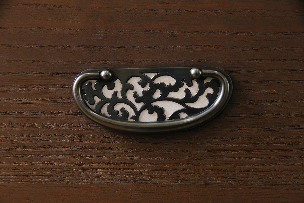 和製アンティーク　リメイク家具　優美な装飾金具が品のある箪笥ローボード(テレビボード、衣装箪笥)