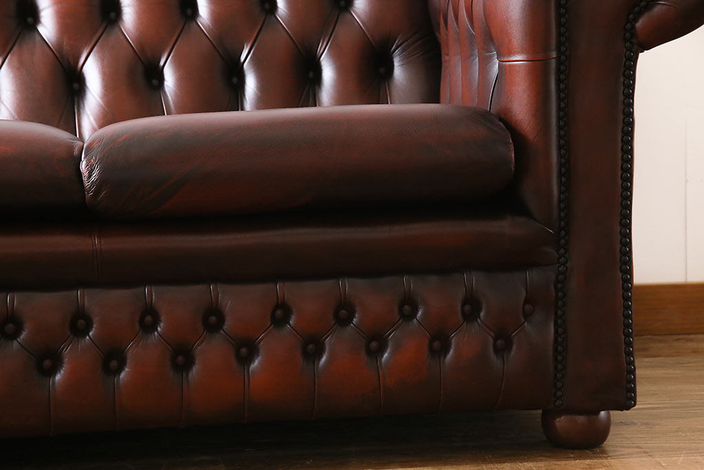 ヴィンテージ家具　イギリスビンテージ　本革　なめらかなレザーの風合いが魅力的なチェスターフィールドソファ(3人掛け)