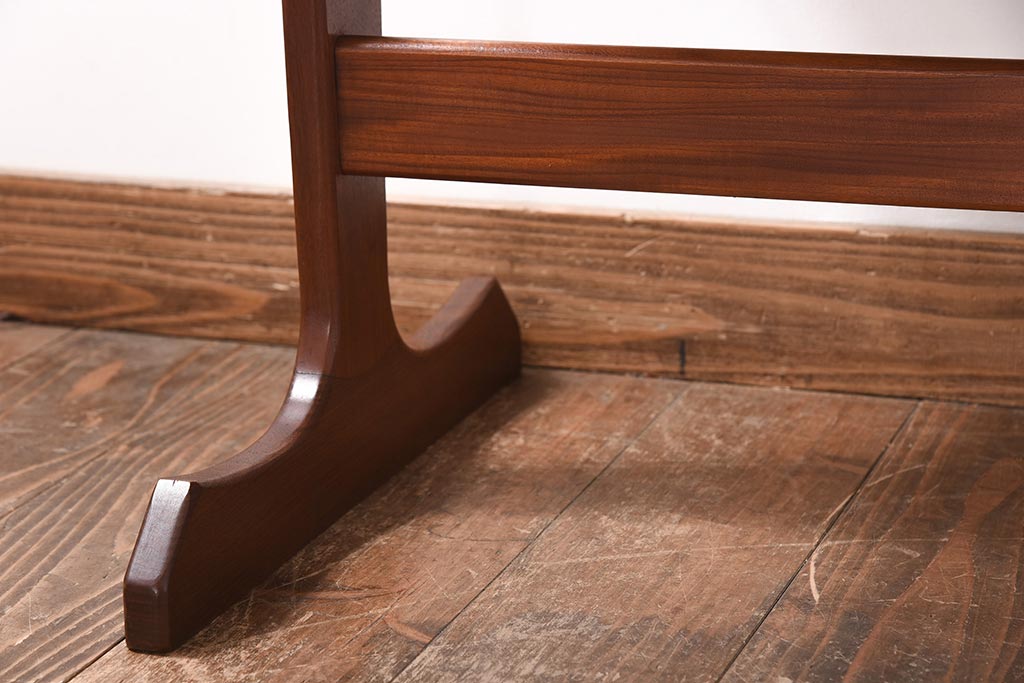 ヴィンテージ家具　北欧ビンテージ　G-PLAN(ジープラン)　チーク材　タイルトップがおしゃれなネストテーブル(サイドテーブル)(1)