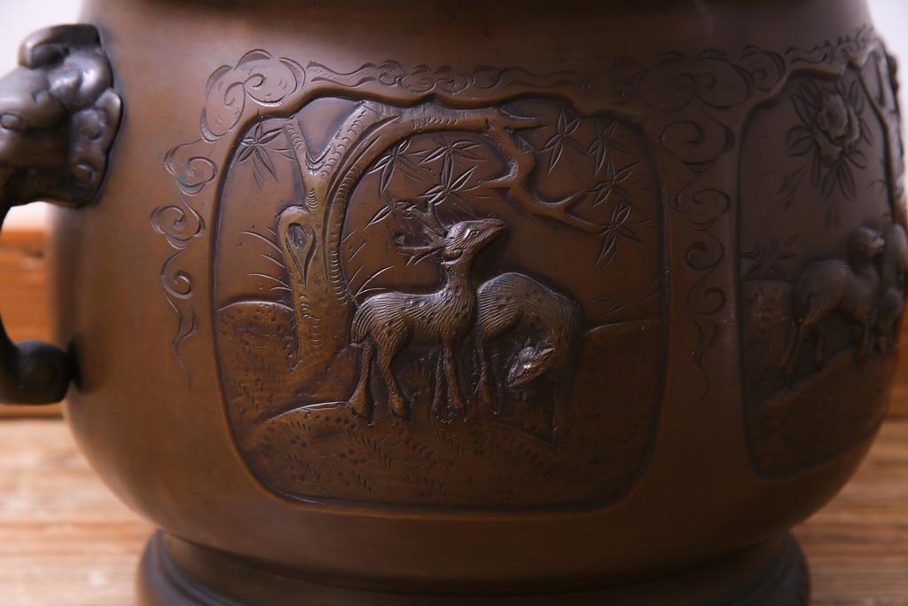アンティーク雑貨　古民具　緻密に描かれた動物の図が目を引く真鍮火鉢(耳付き火鉢、手あぶり)(1)