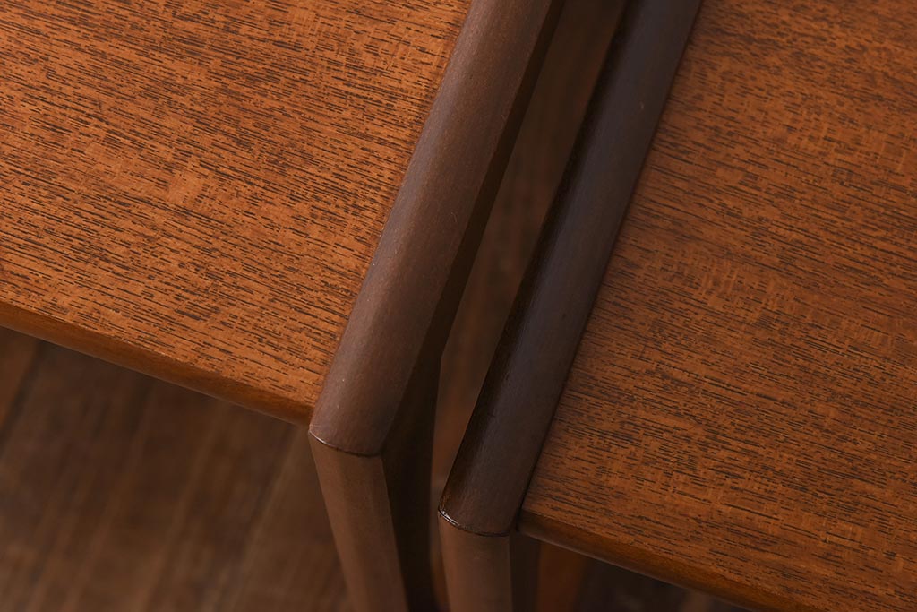 北欧家具　G-PLAN　チーク材　木のぬくもりが感じられるネストテーブル(サイドテーブル)