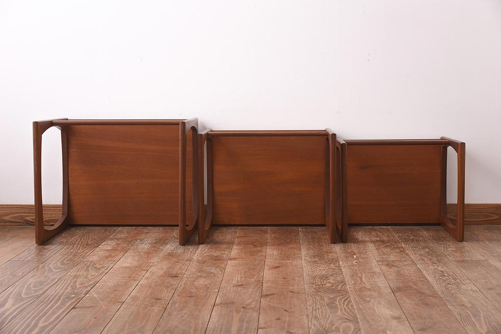 北欧家具　G-PLAN　チーク材　木のぬくもりが感じられるネストテーブル(サイドテーブル)