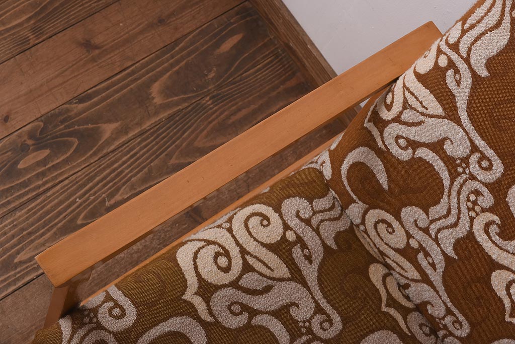 ヴィンテージ家具　イギリスビンテージ　ビーチ材　オリエンタル風の模様が目を引く一人掛けソファ(2)