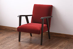 アンティーク家具　和製アンティーク　ナラ材　落ち着いた赤い座面が存在感を放つ一人掛けソファ(アームチェア)