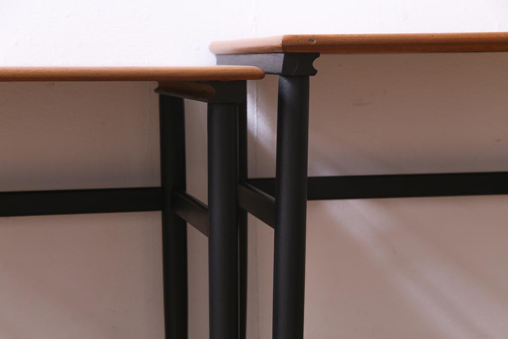 レトロ家具　北欧ビンテージ　チーク材　レトロなタイルトップのネストテーブル(サイドテーブル)