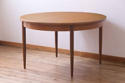 ヴィンテージ家具　北欧ビンテージ　G-PLAN(ジープラン)　お洒落で機能的なエクステンションテーブル(ラウンドテーブル、ダイニングテーブル)(1)