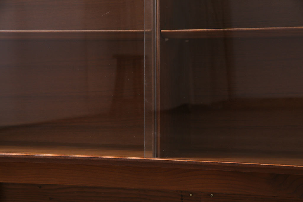 ヴィンテージ家具　北欧ビンテージ　チーク材　すっきりとした佇まいのディスプレイラック(ローボード、飾り棚)