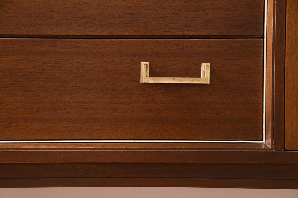 ヴィンテージ家具　イギリスビンテージ　G-PLAN(ジープラン)　Brass-fittedシリーズ　気品漂う北欧スタイルのローボード(収納棚)