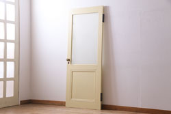ペイント建具　明るい印象を与えるレトロなプレスガラス入りのドア(扉)