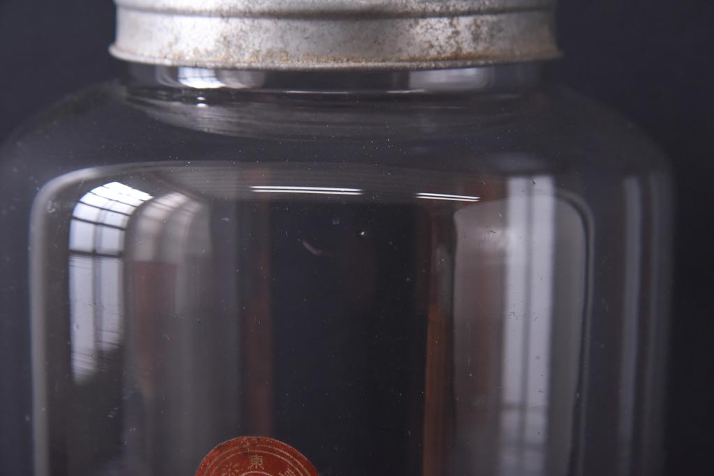 アンティーク雑貨　昭和レトロ　シールがレトロなアルミ蓋の筒型ガラス瓶(ガラスビン、キャニスター)(1)