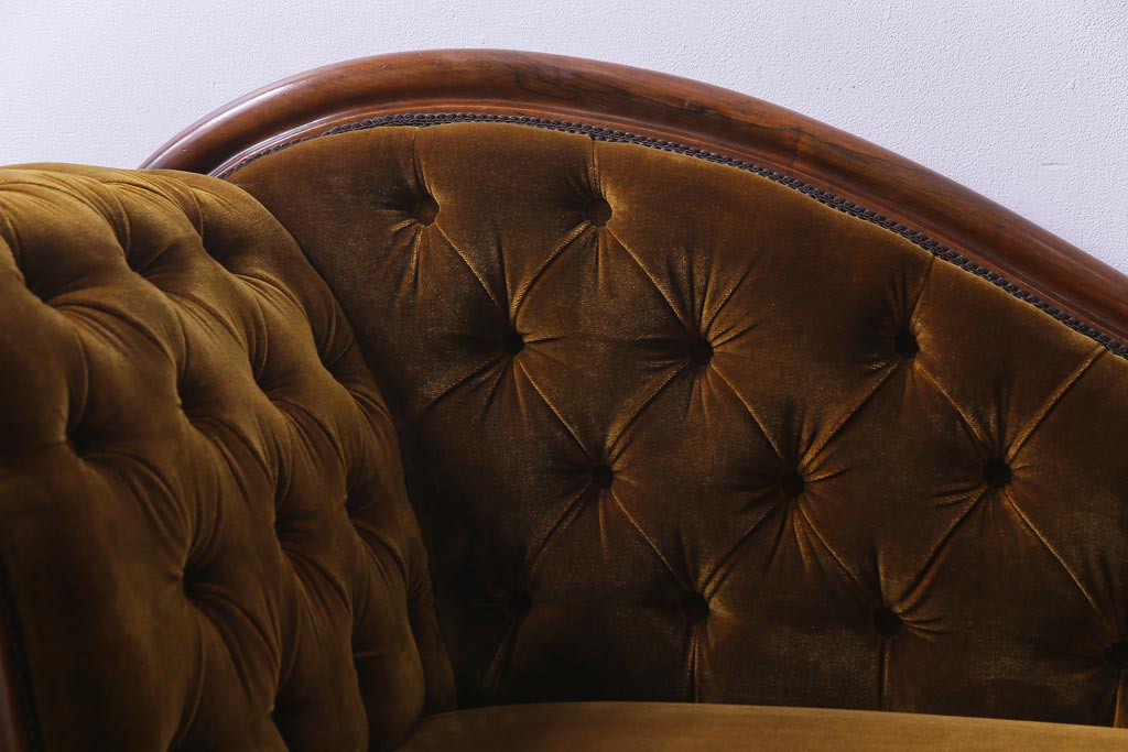 アンティーク家具　イギリスアンティーク　クラシカルな佇まいが魅力的なシェーズロング(ソファ、カウチソファ)